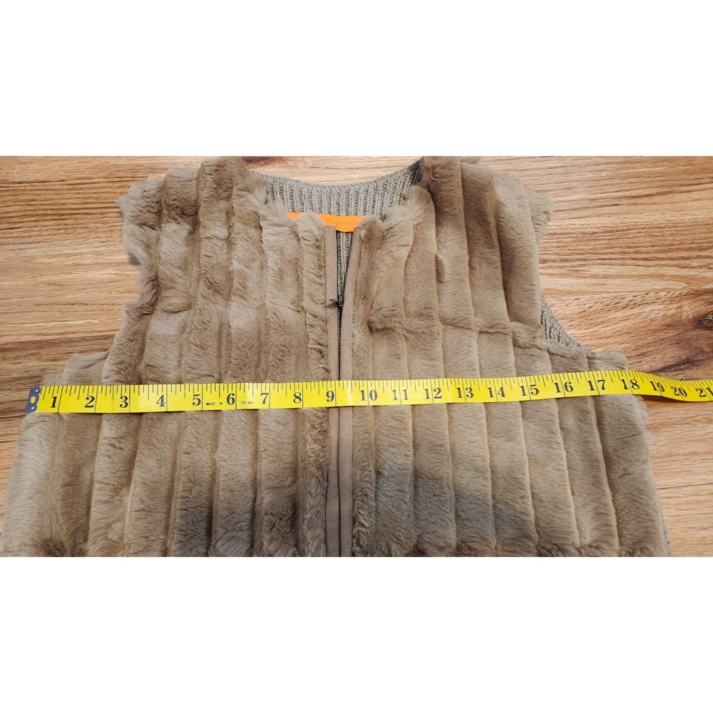 Cynthia Steffe Rabbit Fur Knit Back Vest Size Medium Tan Beige Zip Front - Picture 11 of 13